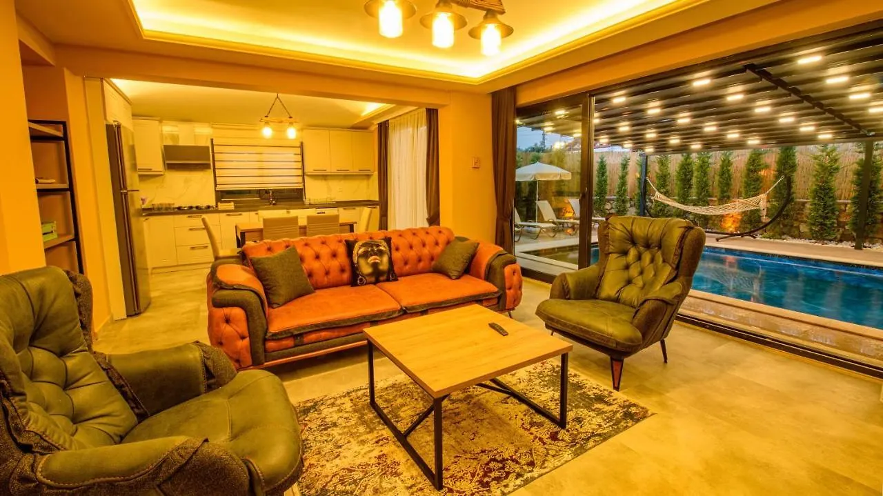 Soeguet 4 - 4 Bedroom With Jacuzzi In Fethiye